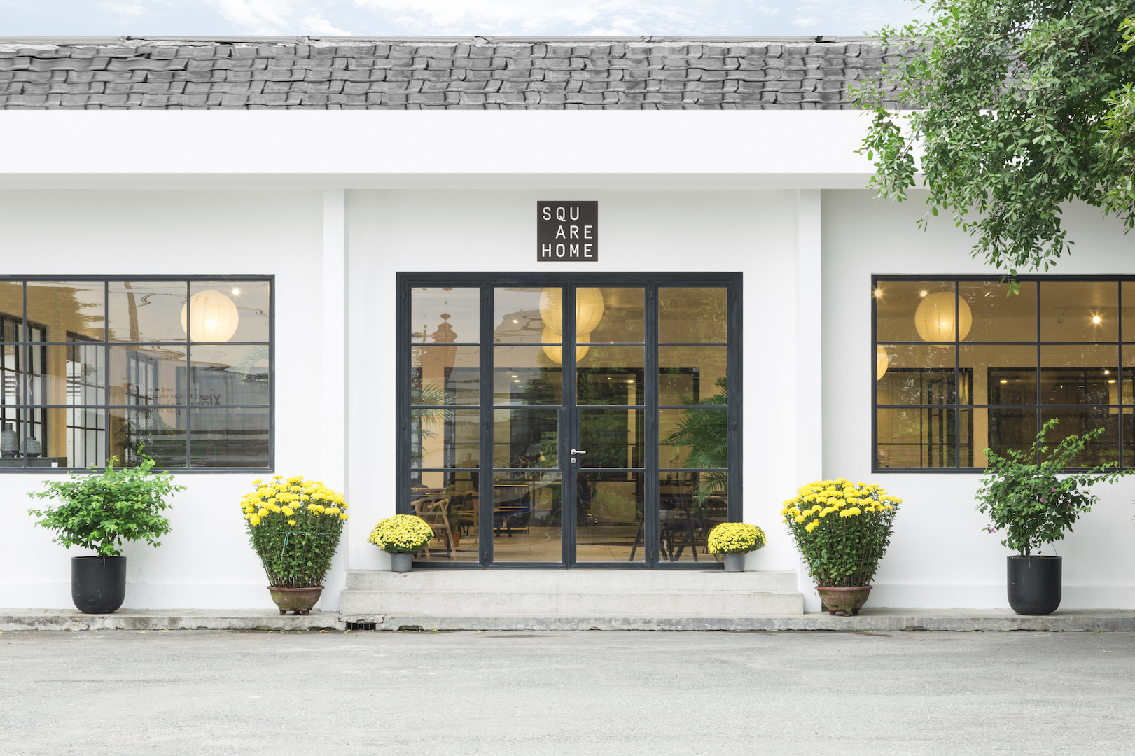 Showroom_door_20190212_grey_logo_re Showroom_door_20190212_grey_logo_re